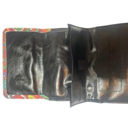 Tabaquera de Cuero Sintético con Diseños abierto